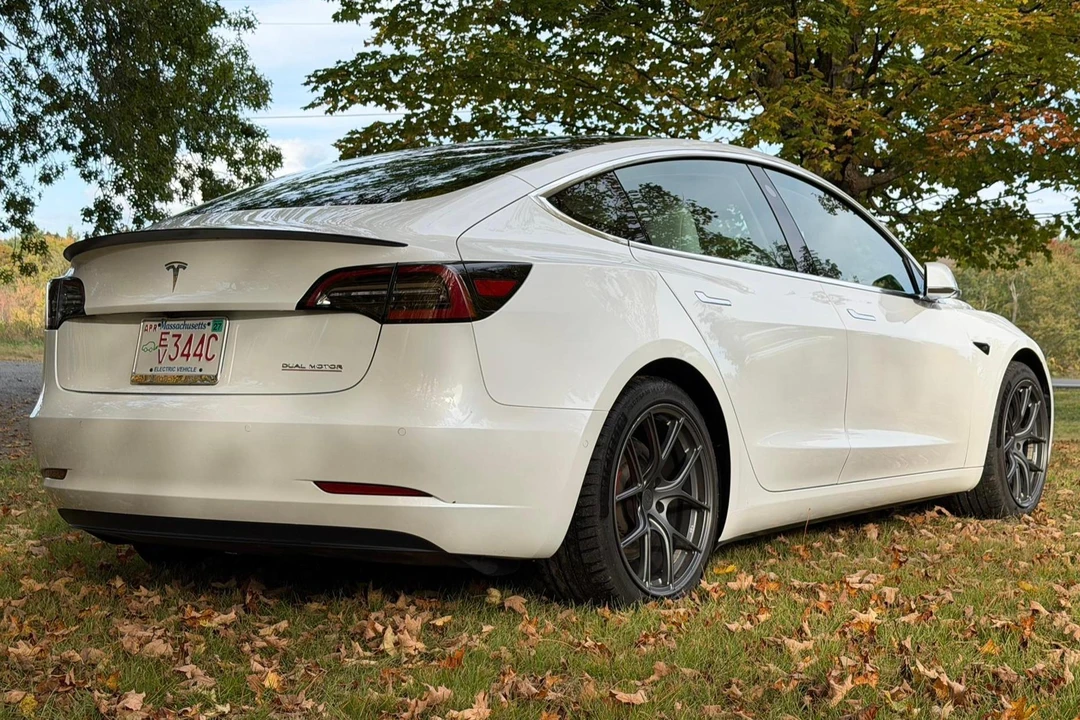 2019 Tesla Model 3 Performance - Image 4 of 31