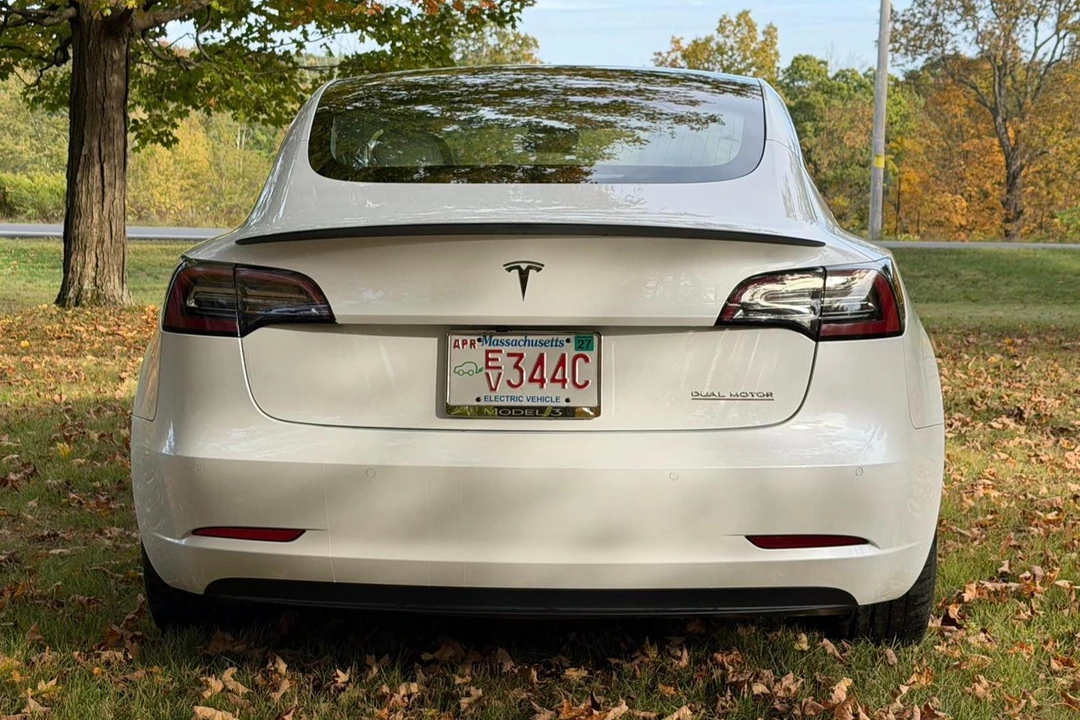 2019 Tesla Model 3 Performance - Image 5 of 31