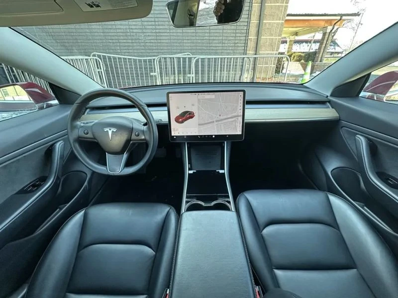 2019 Tesla Model 3 Performance - Image 9 of 12