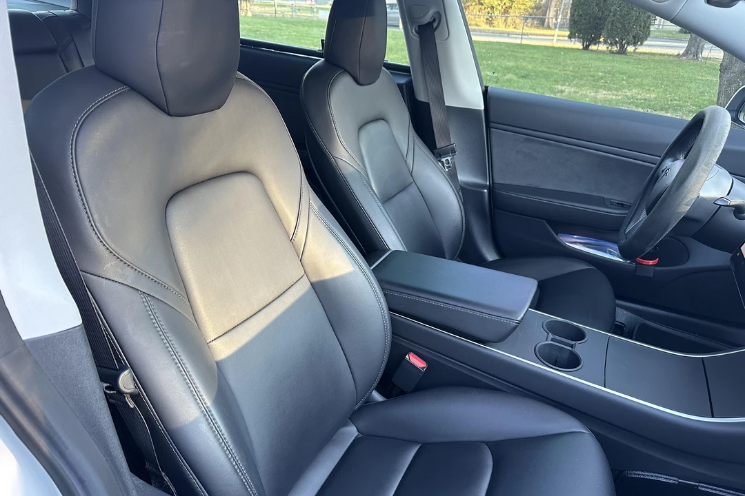 2019 Tesla Model 3 Performance - Image 29 of 31