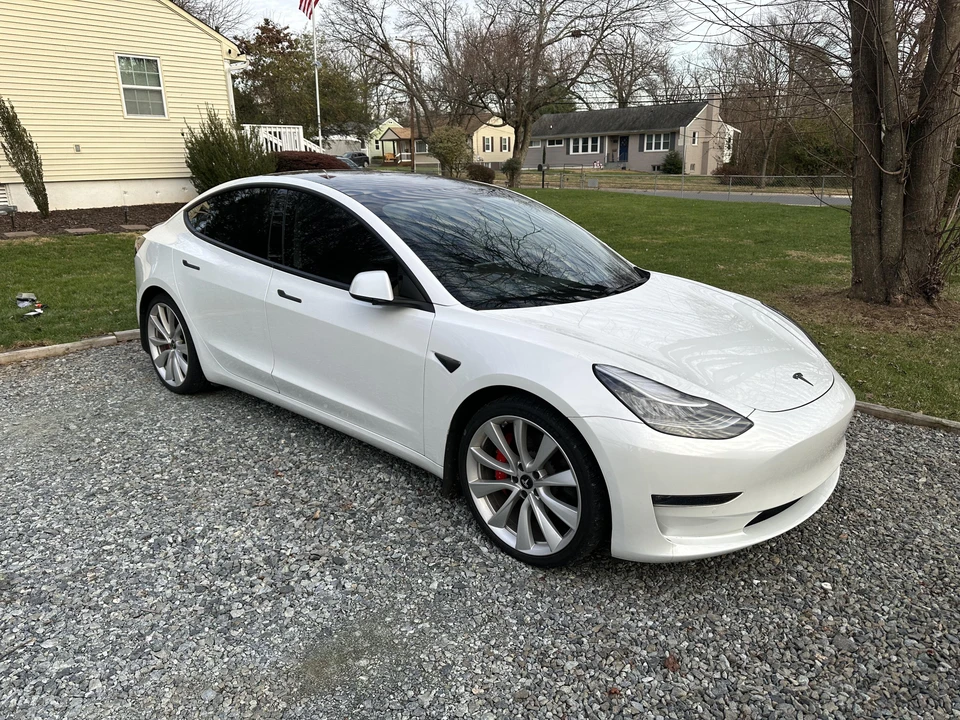2019 Tesla Model 3 Performance - Image 14 of 31