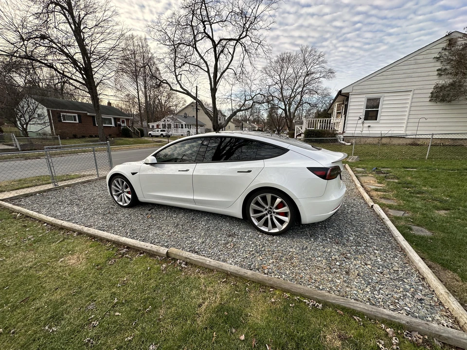 2019 Tesla Model 3 Performance - Image 11 of 31