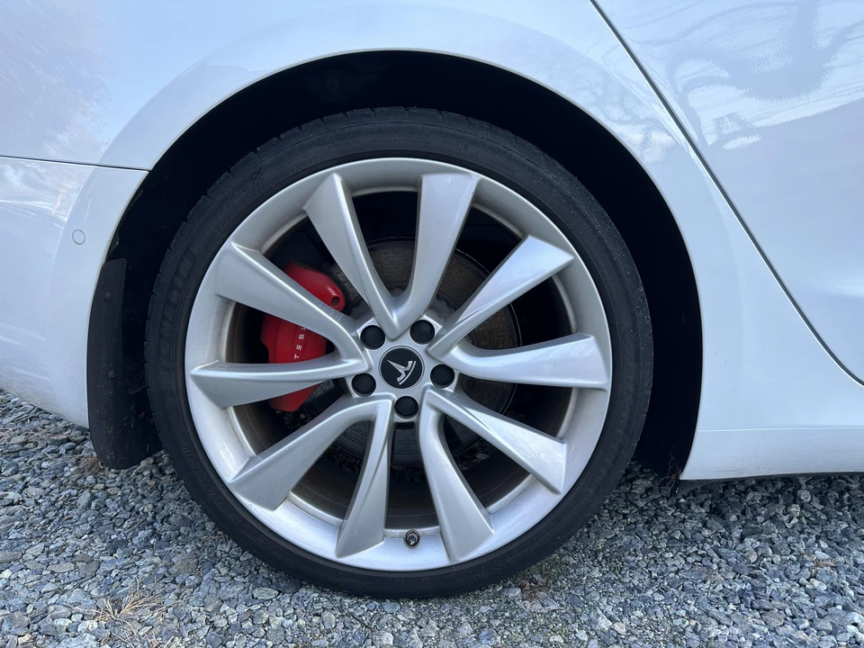 2019 Tesla Model 3 Performance - Image 26 of 31