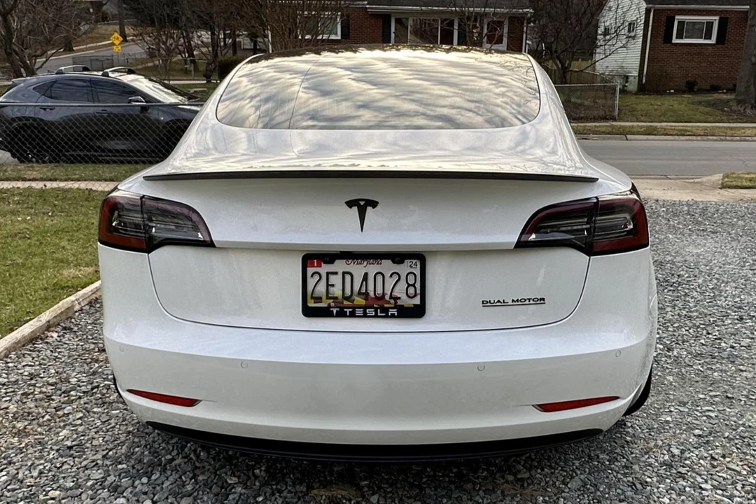 2019 Tesla Model 3 Performance - Image 5 of 31