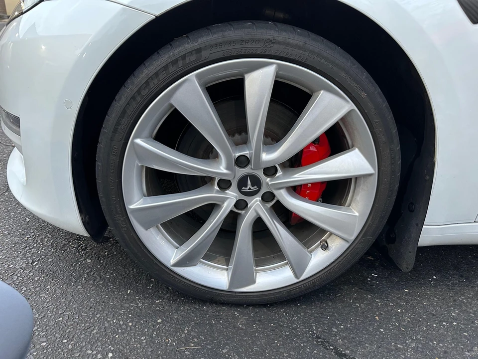 2019 Tesla Model 3 Performance - Image 21 of 31