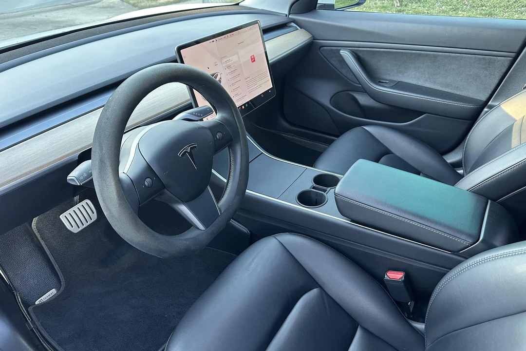 2019 Tesla Model 3 Performance - Image 28 of 31