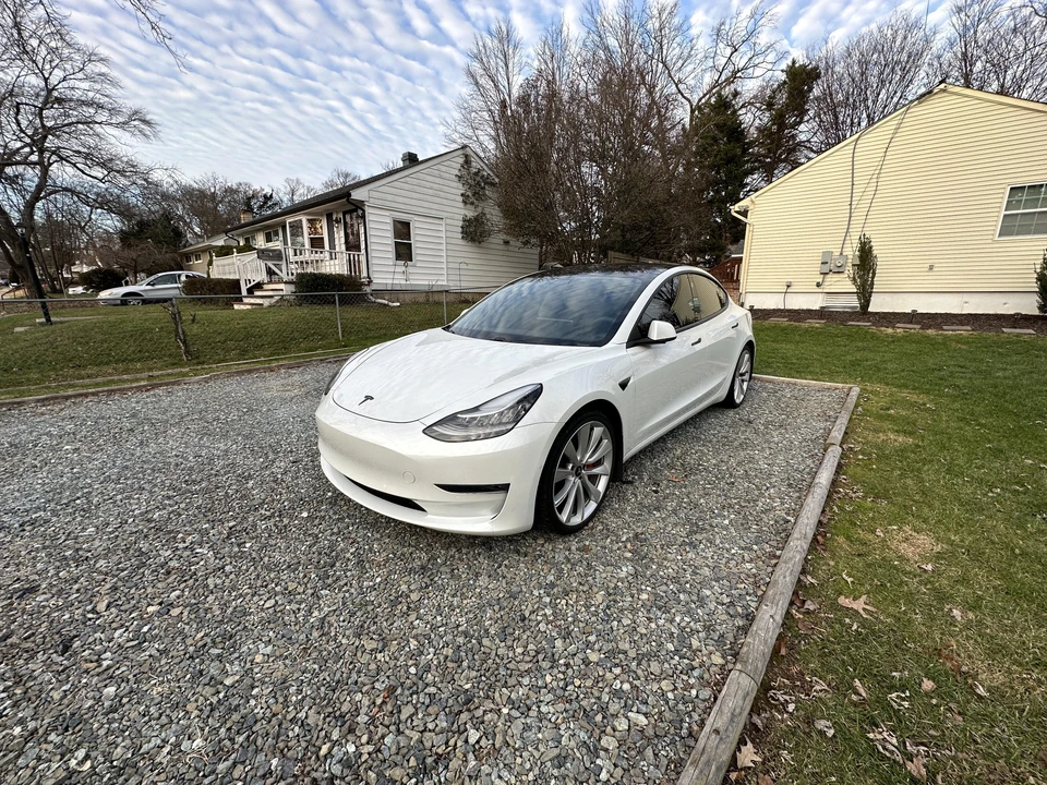 2019 Tesla Model 3 Performance - Image 9 of 31