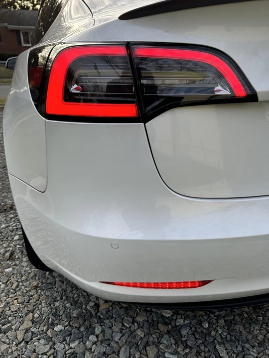 2019 Tesla Model 3 Performance - Image 16 of 31