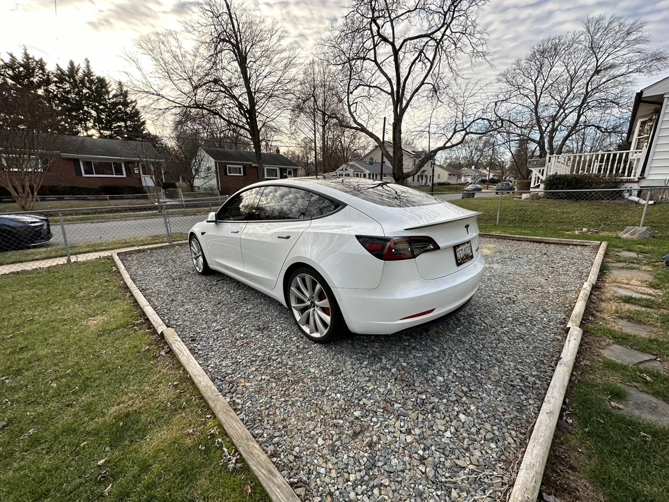 2019 Tesla Model 3 Performance - Image 12 of 31