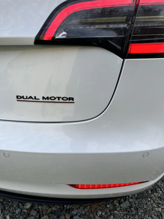 2019 Tesla Model 3 Performance - Image 18 of 31