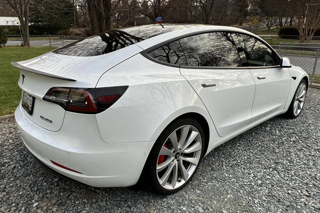 2019 Tesla Model 3 Performance - Image 4 of 31