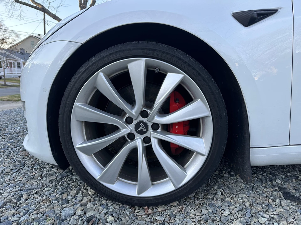 2019 Tesla Model 3 Performance - Image 20 of 31