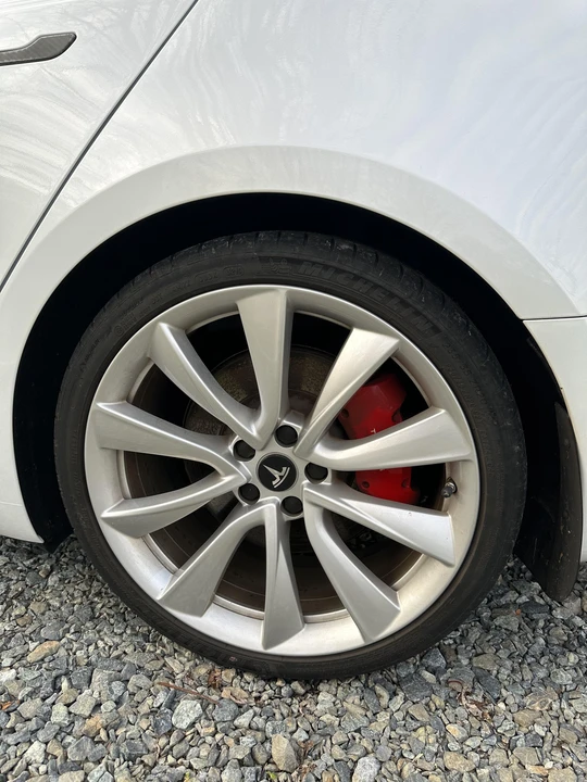 2019 Tesla Model 3 Performance - Image 25 of 31