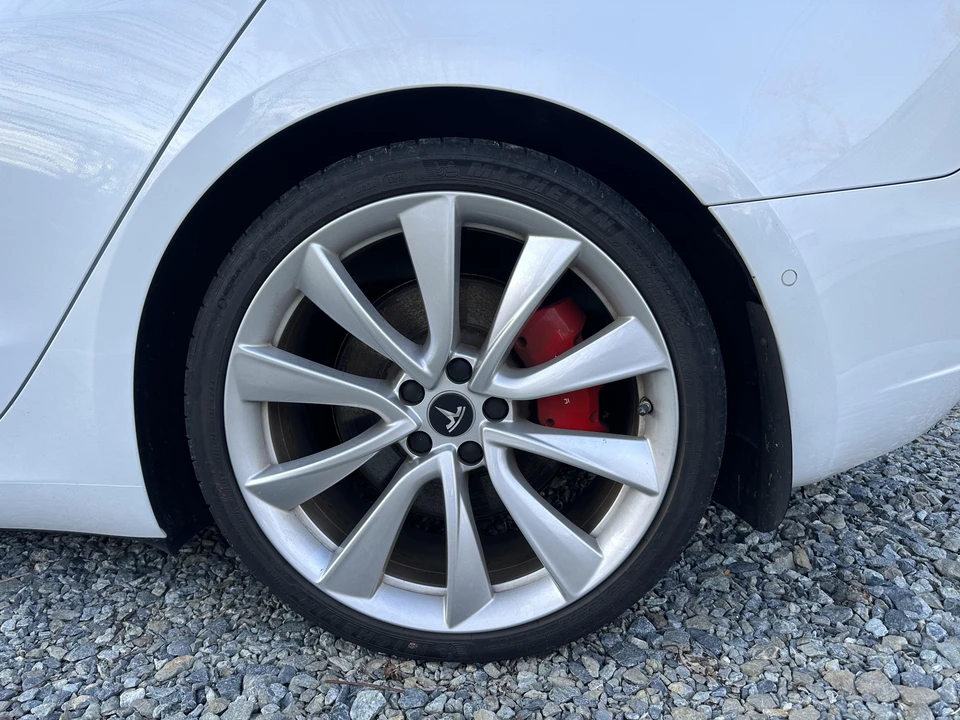 2019 Tesla Model 3 Performance - Image 24 of 31