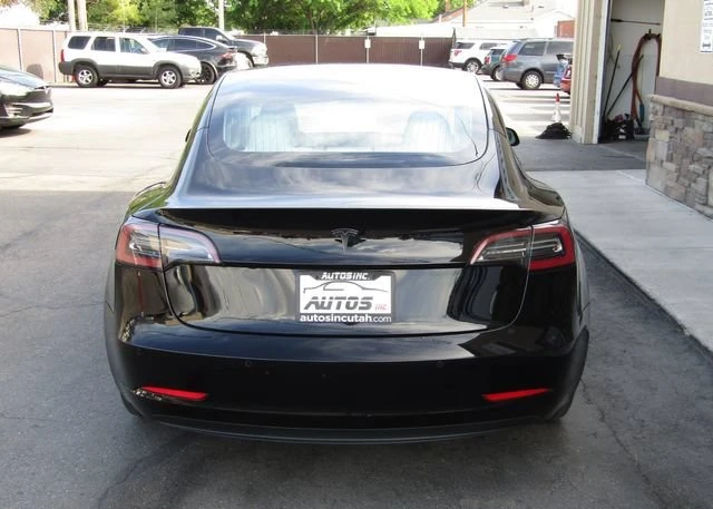 2019 Tesla Model 3 Performance - Image 13 of 18