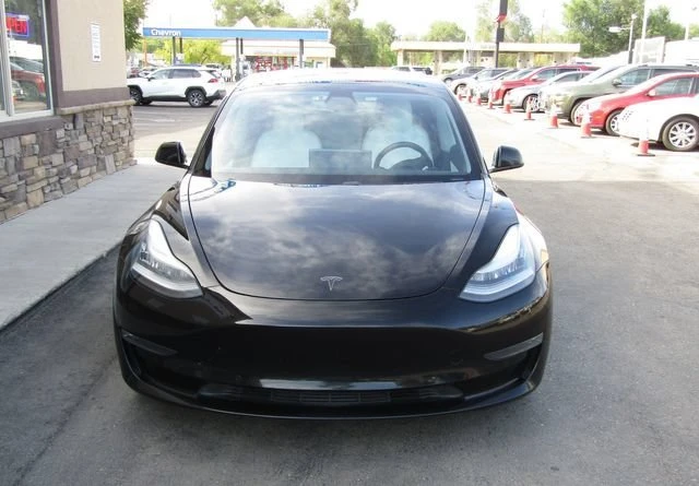 2019 Tesla Model 3 Performance - Image 12 of 18