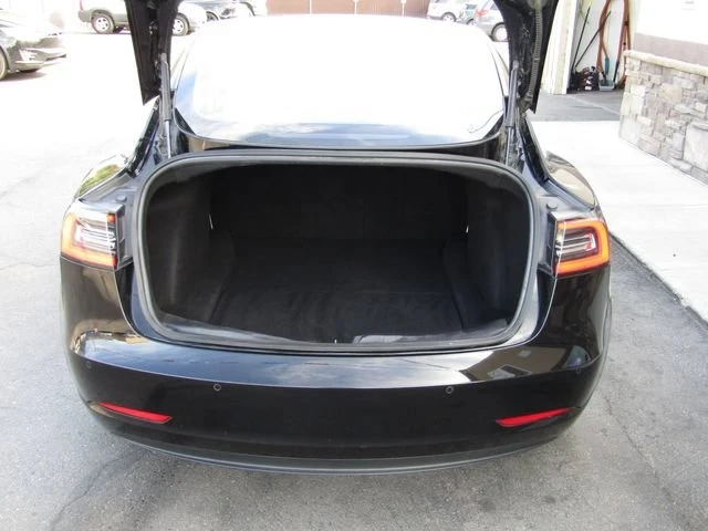 2019 Tesla Model 3 Performance - Image 8 of 18