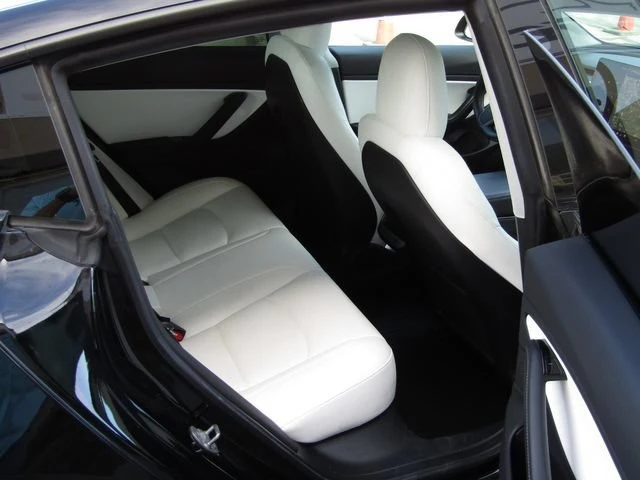 2019 Tesla Model 3 Performance - Image 9 of 18