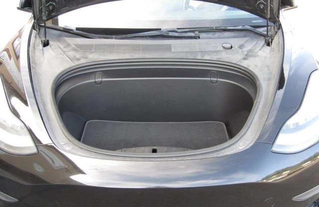 2019 Tesla Model 3 Performance - Image 11 of 18