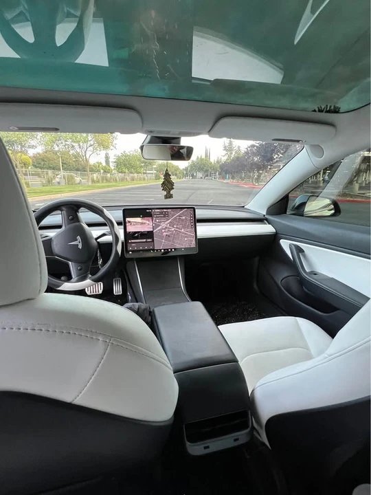 2019 Tesla Model 3 Performance - Image 5 of 6
