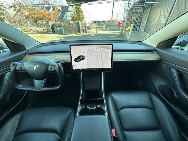 2019 Tesla Model 3 Performance - Image 8 of 16
