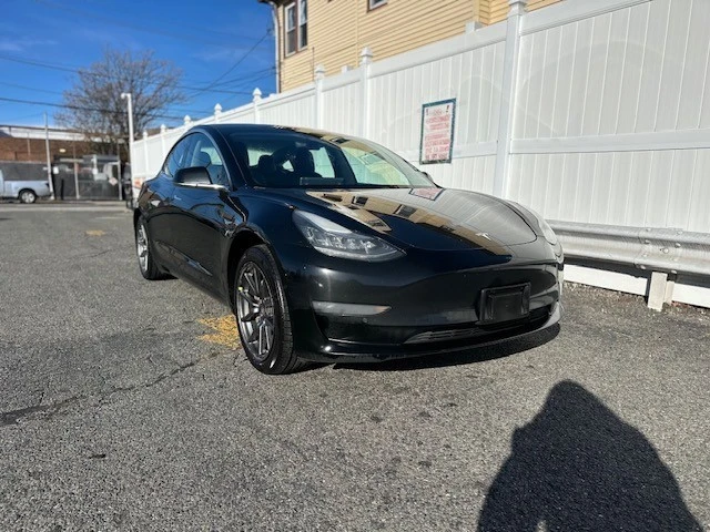 2019 Tesla Model 3 Performance - Image 14 of 16