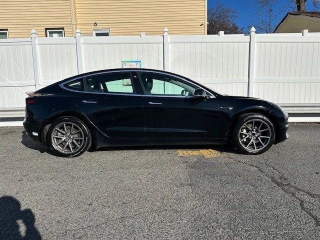 2019 Tesla Model 3 Performance - Image 13 of 16