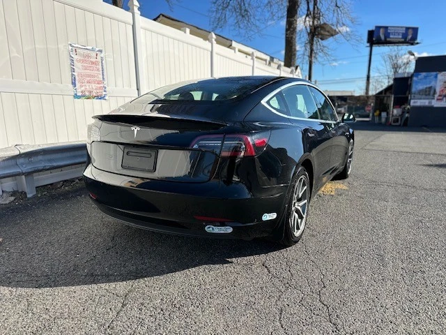 2019 Tesla Model 3 Performance - Image 12 of 16