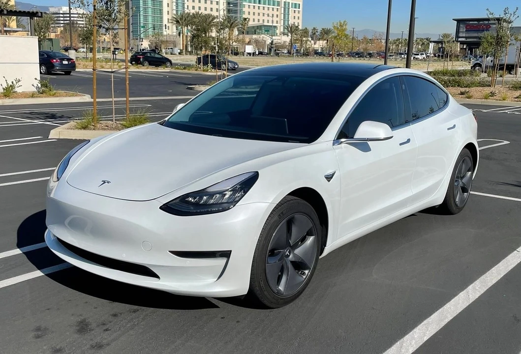 2019 Tesla Model 3 - Image 2 of 4