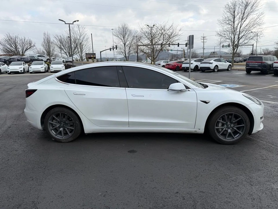 2019 Tesla Model 3 - Image 2 of 16