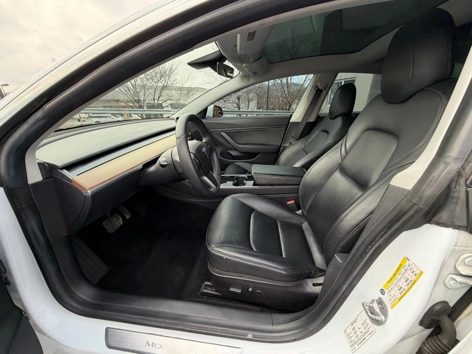 2019 Tesla Model 3 - Image 5 of 16