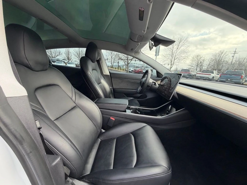 2019 Tesla Model 3 - Image 11 of 16