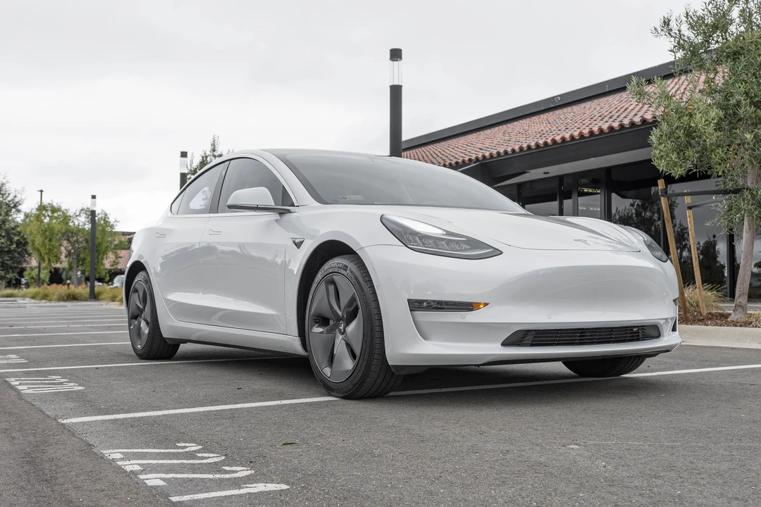 2019 Tesla Model 3 - Image 10 of 31