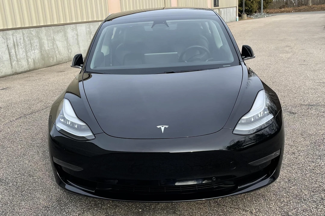2019 Tesla Model 3 - Image 2 of 31