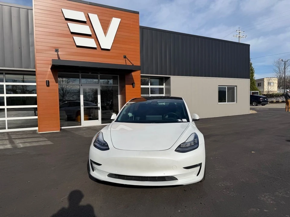 2019 Tesla Model 3 - Image 2 of 19