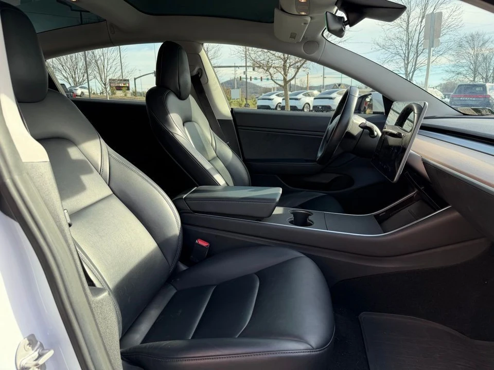 2019 Tesla Model 3 - Image 16 of 19
