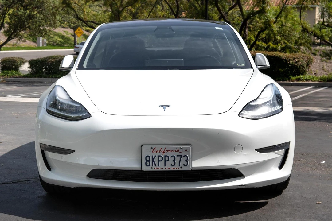 2019 Tesla Model 3 - Image 2 of 31