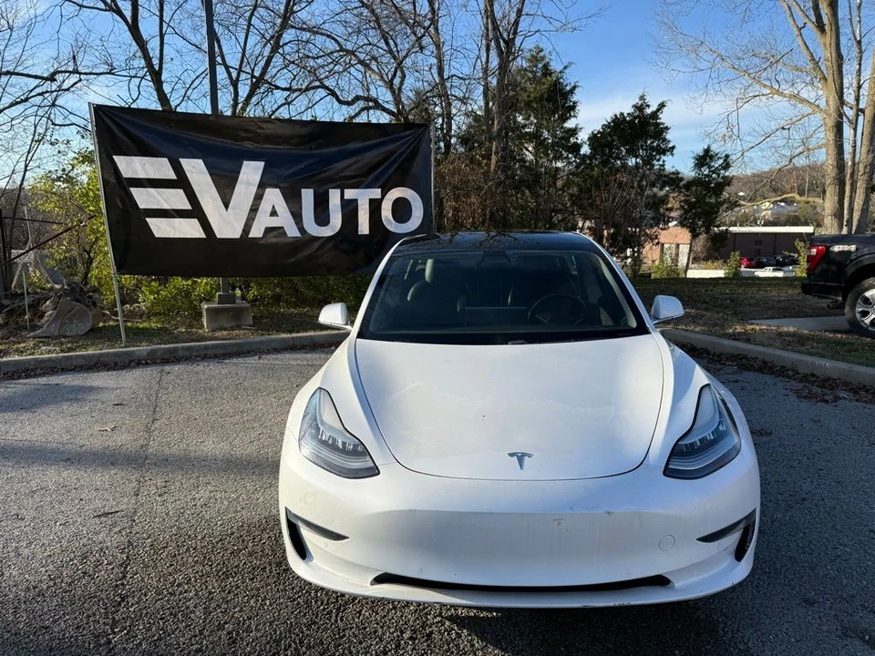 2019 Tesla Model 3 - Image 2 of 11