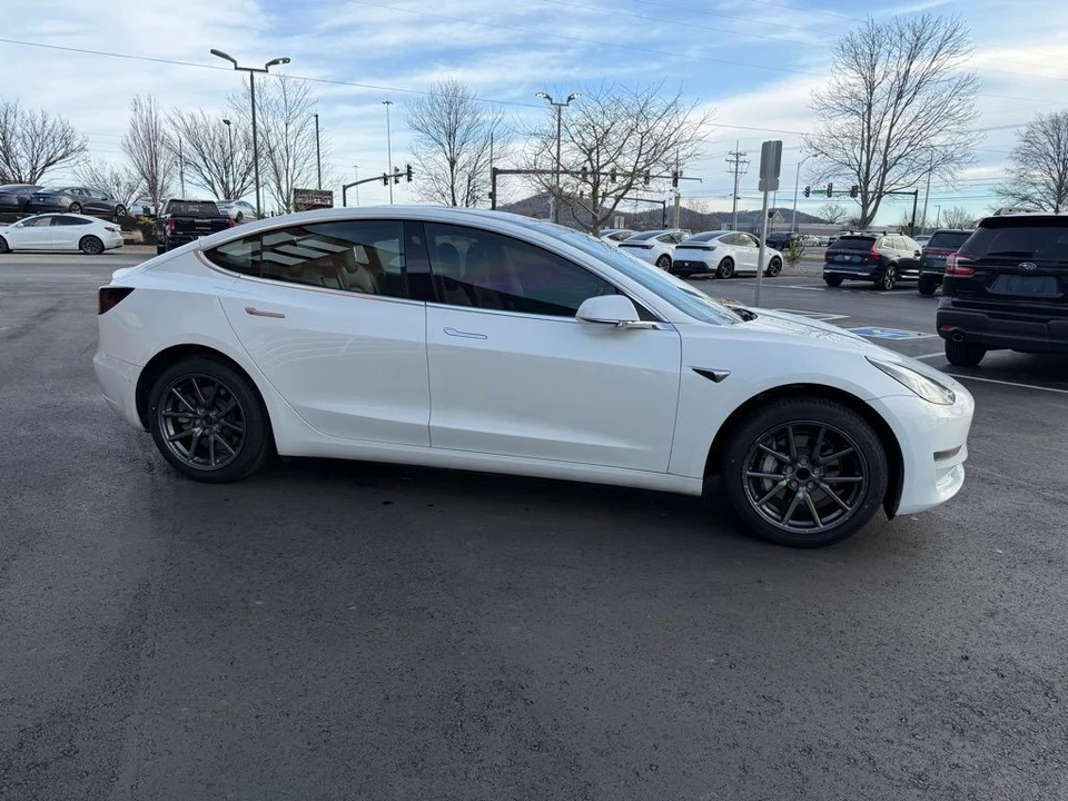 2019 Tesla Model 3 - Image 3 of 17