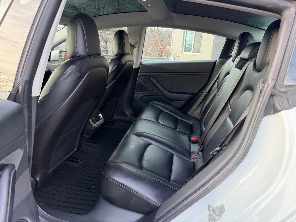 2019 Tesla Model 3 - Image 9 of 17