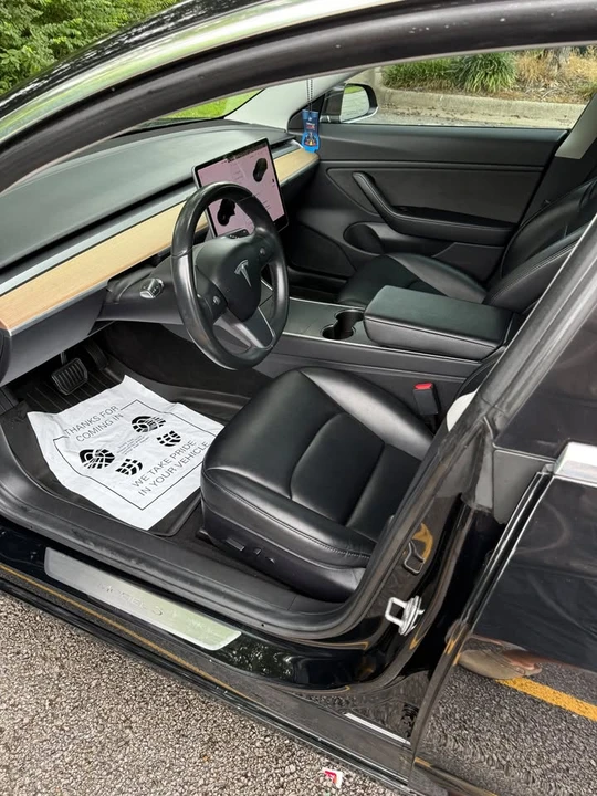 2019 Tesla Model 3 - Image 2 of 15