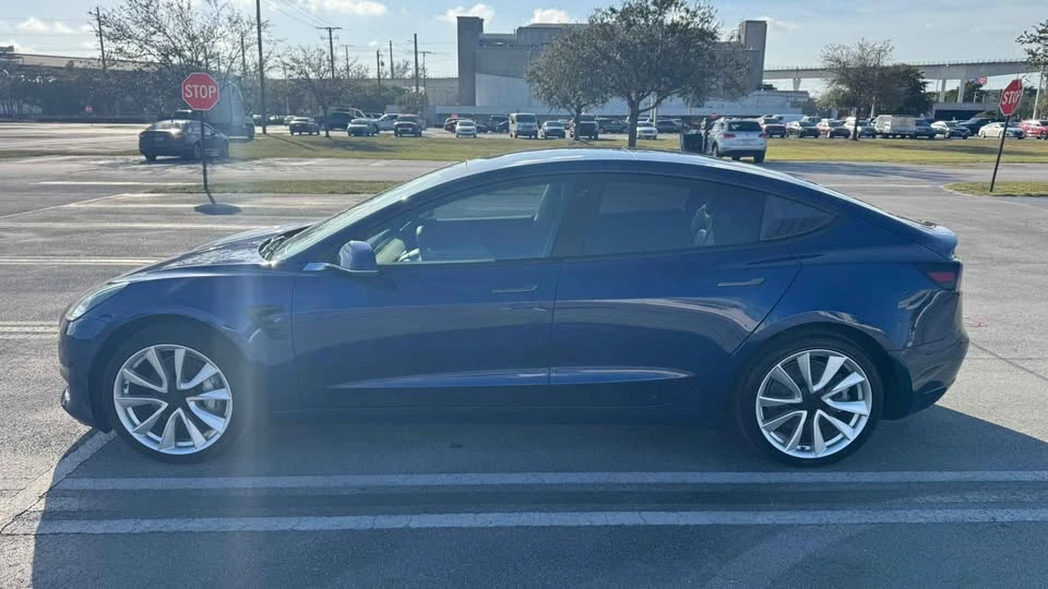 2019 Tesla Model 3 - Image 5 of 12