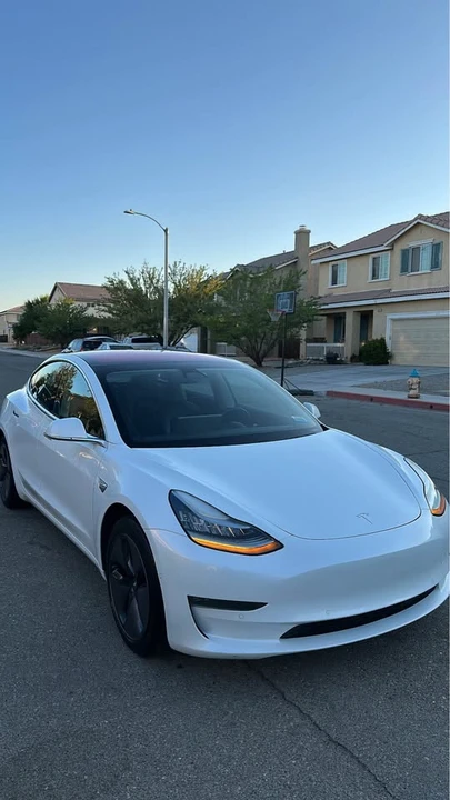 2019 Tesla Model 3 - Image 2 of 9