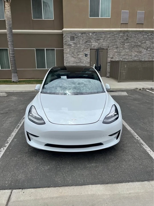 2019 Tesla Model 3 - Image 2 of 17