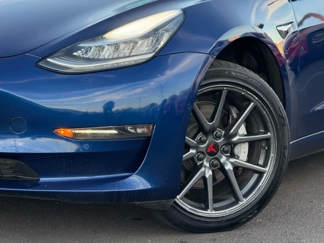 2019 Tesla Model 3 - Image 2 of 12