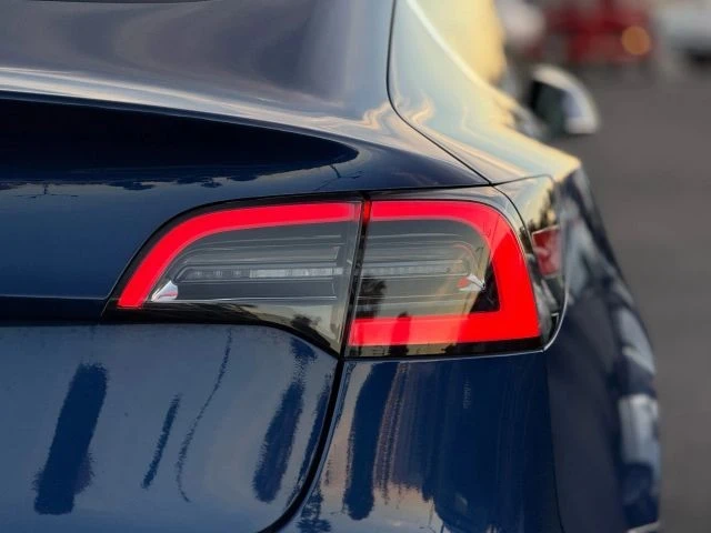 2019 Tesla Model 3 - Image 9 of 12