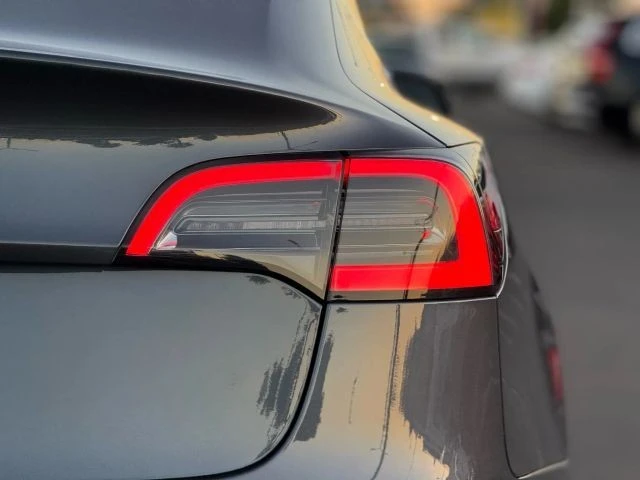 2019 Tesla Model 3 - Image 9 of 21