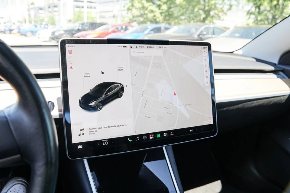 2019 Tesla Model 3 - Image 13 of 16