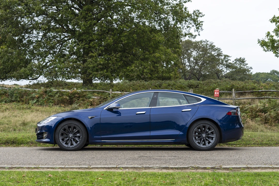 2019 Tesla Model S - Image 9 of 31