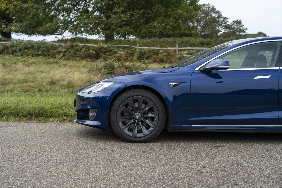 2019 Tesla Model S - Image 13 of 31